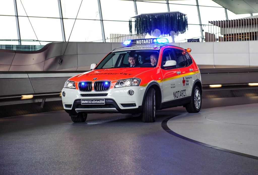 Erste Hilfe aus München, für Bayern – Notärzte fahren BMW X3