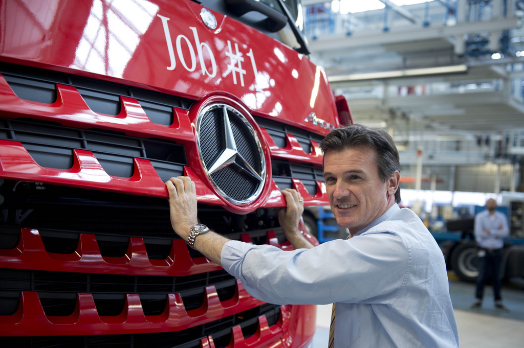 Erster Mercedes-Benz Arocs läuft vom Band
