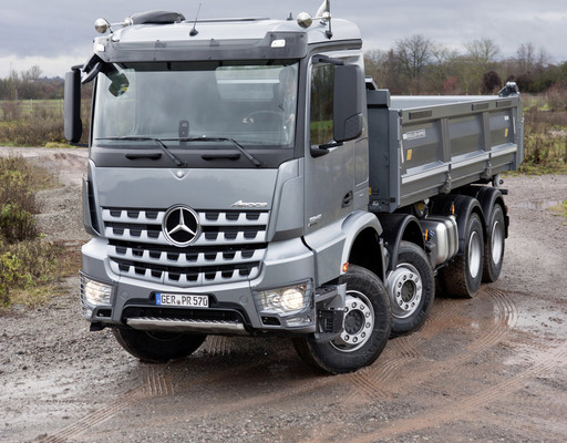 Erster Mercedes-Benz Arocs läuft vom Band