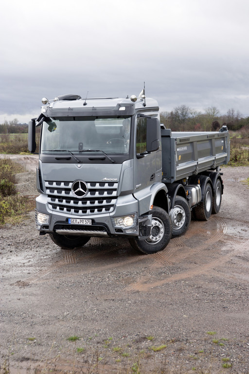 Erster Mercedes-Benz Arocs läuft vom Band