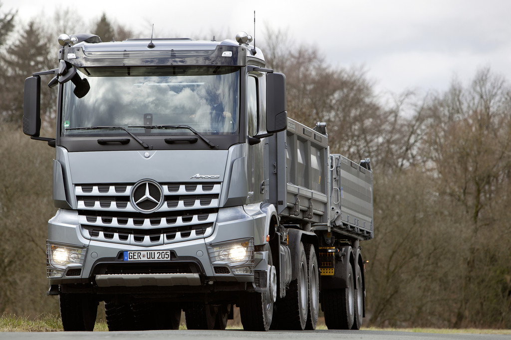 Erster Mercedes-Benz Arocs läuft vom Band