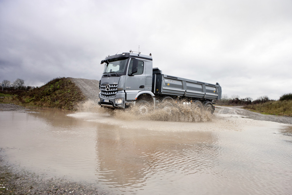 Erster Mercedes-Benz Arocs läuft vom Band