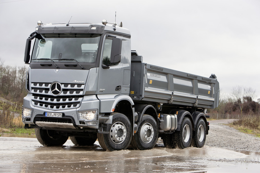 Erster Mercedes-Benz Arocs läuft vom Band