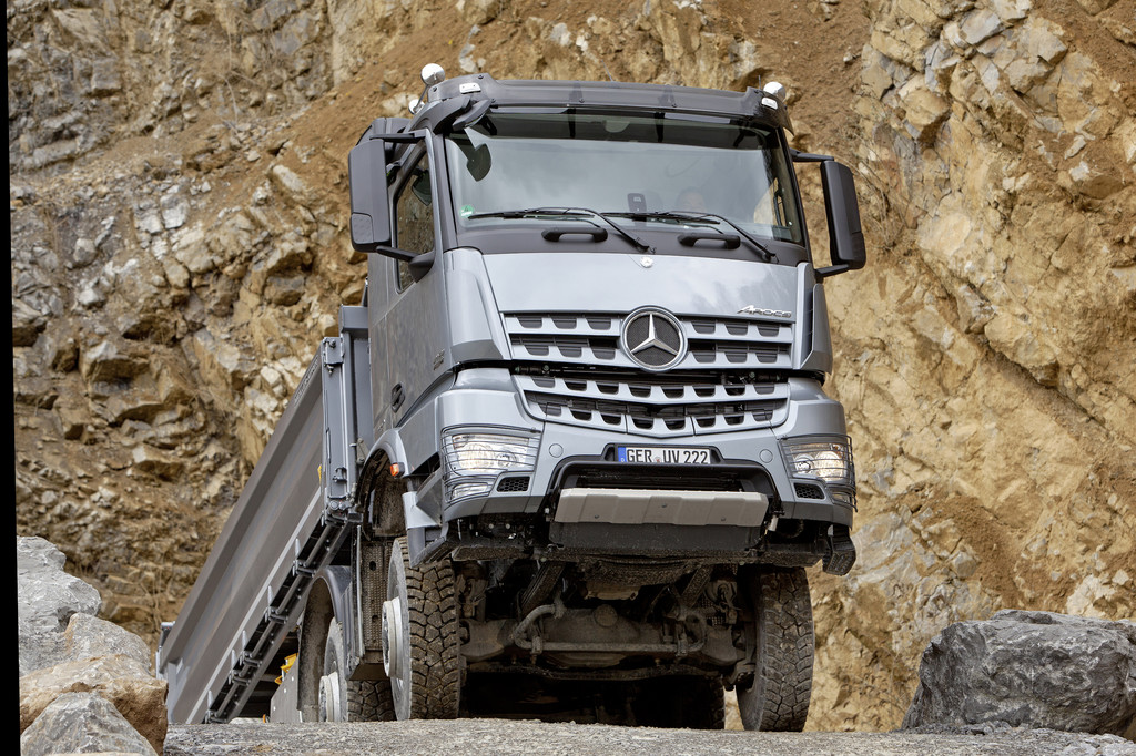 Erster Mercedes-Benz Arocs läuft vom Band