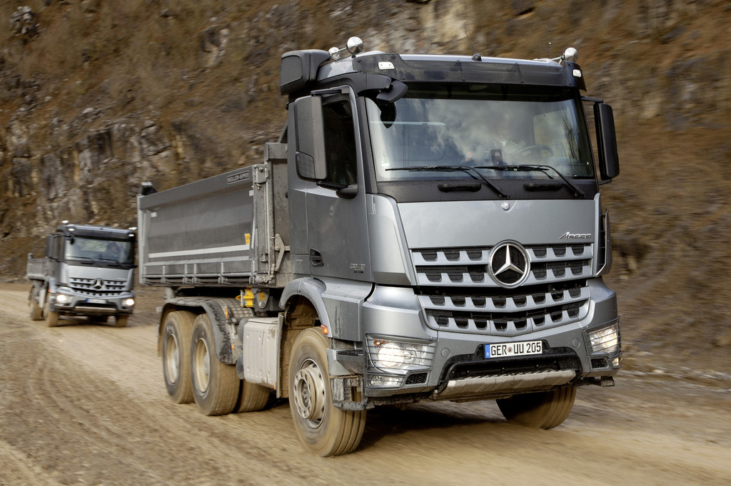 Erster Mercedes-Benz Arocs läuft vom Band