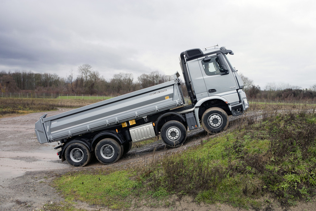 Erster Mercedes-Benz Arocs läuft vom Band