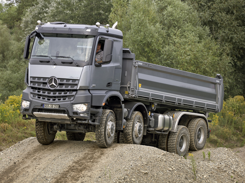 Erster Mercedes-Benz Arocs läuft vom Band