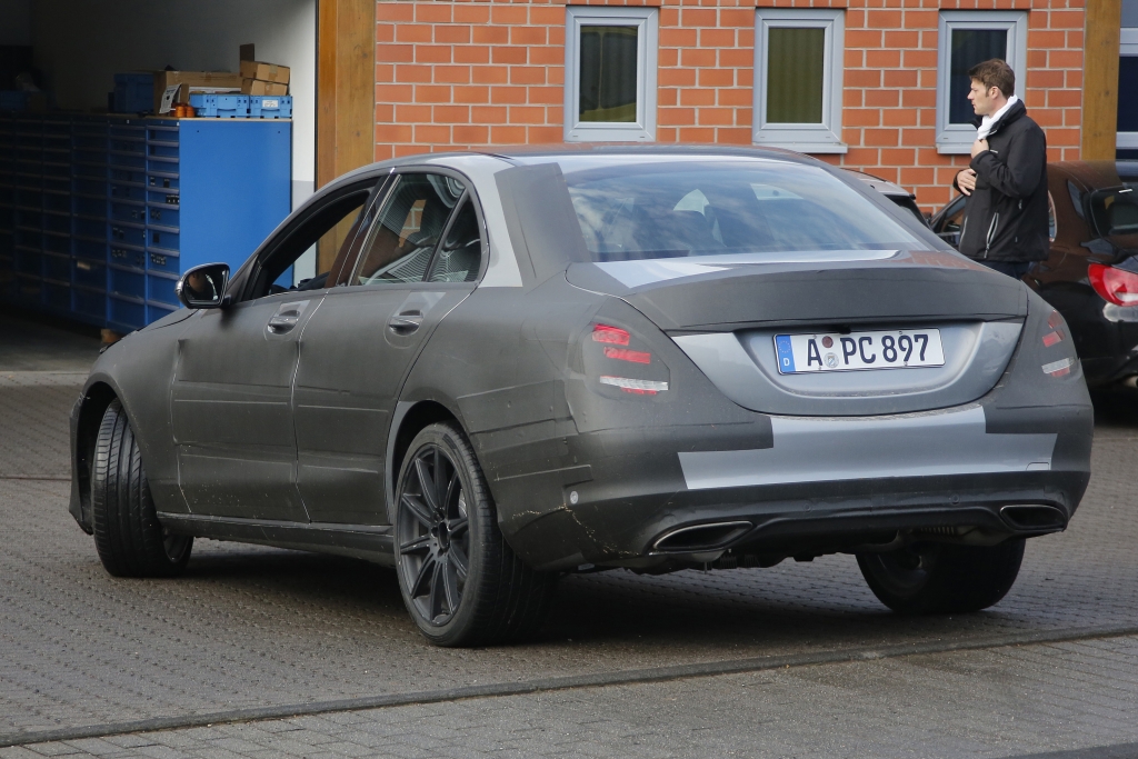 Erwischt: Erlkönig Mercedes C 55 AMG  - Die Super-Sport Limousine