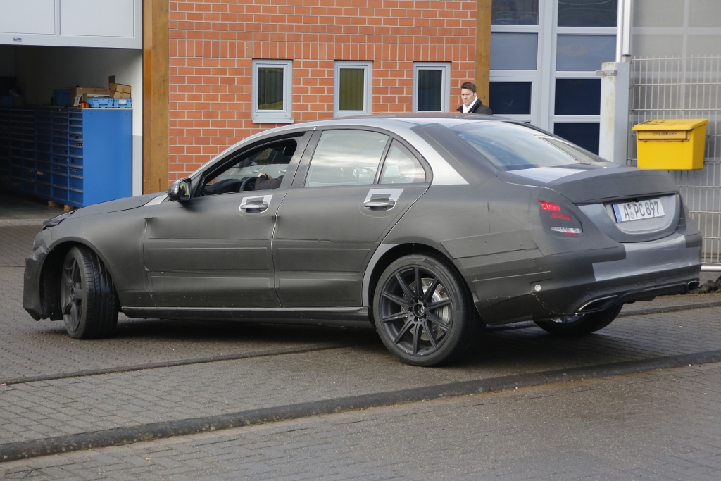 Erwischt: Erlkönig Mercedes C 55 AMG  - Die Super-Sport Limousine