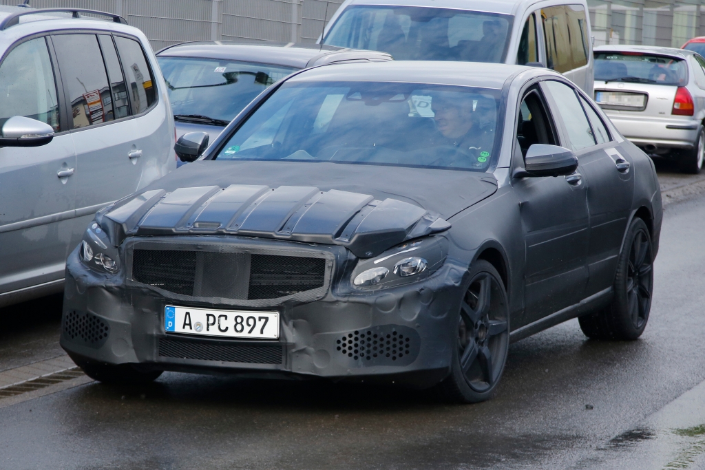 Erwischt: Erlkönig Mercedes C 55 AMG  - Die Super-Sport Limousine