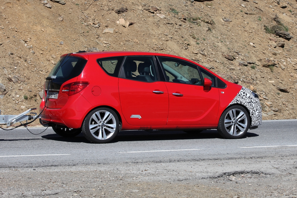 Erwischt: Erlkönig Opel Meriva Facelift – Neues Gesicht für den Minivan