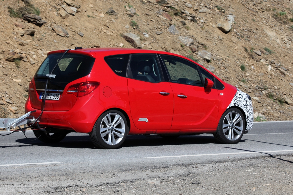 Erwischt: Erlkönig Opel Meriva Facelift – Neues Gesicht für den Minivan