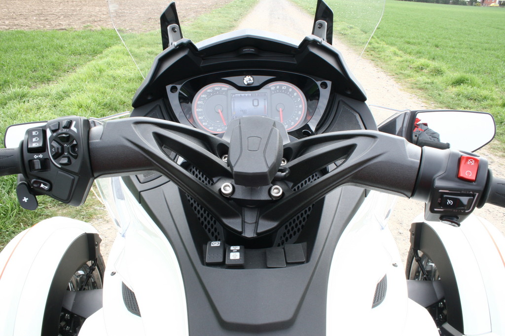 Fahrbericht Can-Am Spyder ST: Mischling