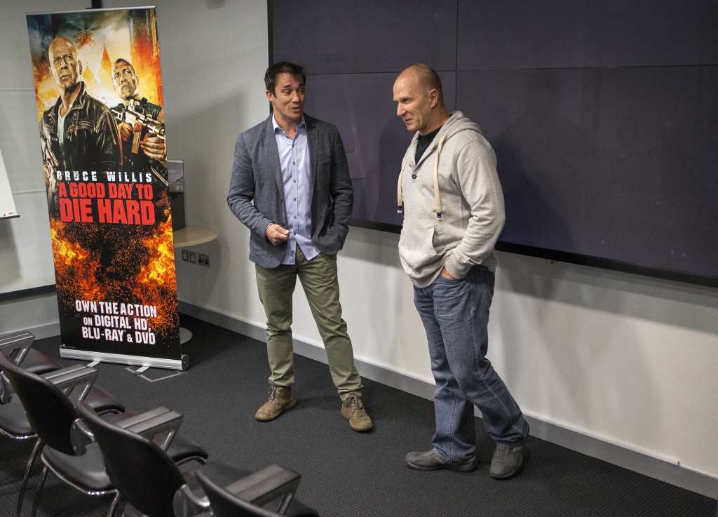 Interview mit John McClane - Larry Rippenkroeger übernimmt, wenn es Bruce Willis zu gefährlich wird