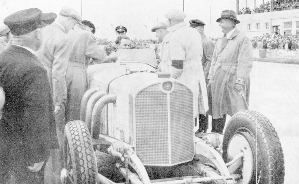 Jochen Mass fährt Mercedes-Benz SSK beim Elefantenrennen