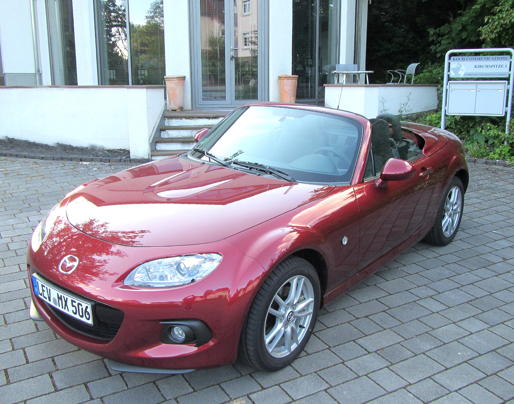 Mazda MX-5: ... und so, wenn das Dach des spaßigen Kultmobils geöffnet ist.