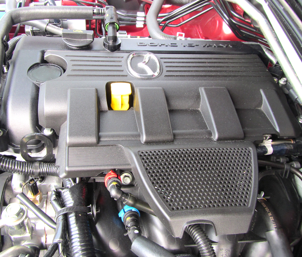 Mazda MX-5: Blick unter die Haube auf den 12,8-Liter-Vierzylinder-Benziner. 