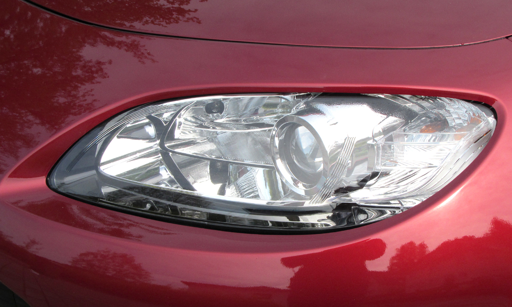 Mazda MX-5: Moderne Leuchteinheit vorn. 
