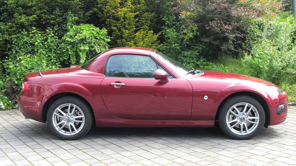 Mazda MX-5: So sieht der Zweisitzer mit geschlossenem Klappdach aus ... 