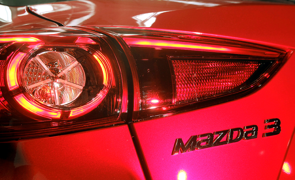 Mazda3: Moderne Leuchteinheit hinten mit Modellschriftzug. 
