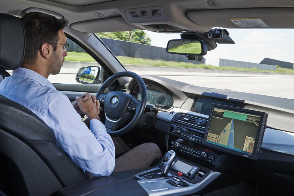 Mein BMW fährt mich auf der Autobahn