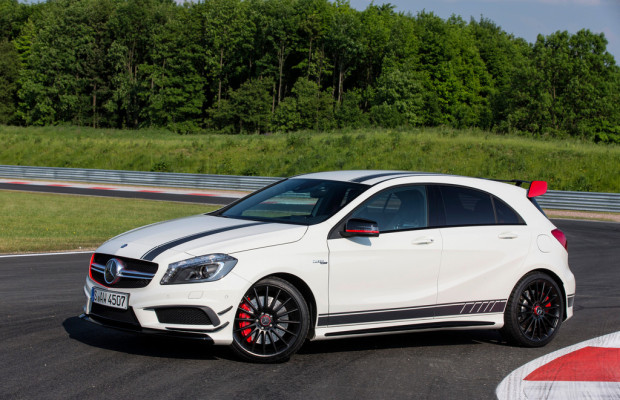 Mercedes-Benz A 45 AMG rollt auf Dunlop