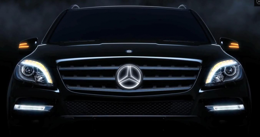 Mercedes - leuchtender Stern am Himmel (und auf Erden) - Bild: Mercedes-Benz