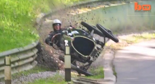 Nach Unfall mit 1924er Bugatti - Fahrer geht ein Bier trinken