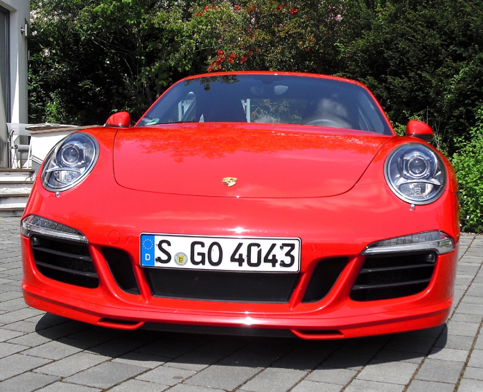 Porsche 911 Carrera 4: Blick auf die Frontpartie.