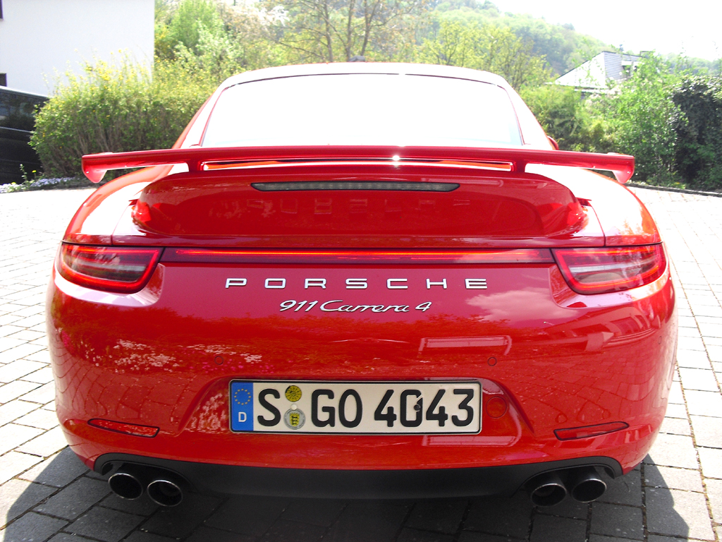 Porsche 911 Carrera 4: Blick auf die Heckpartie.