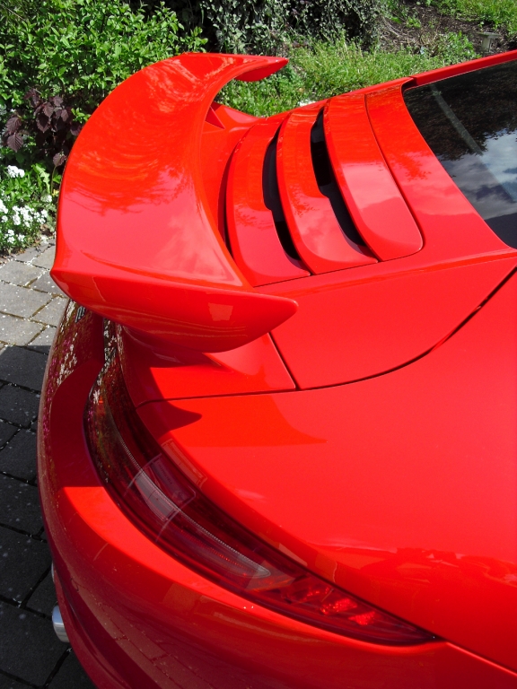 Porsche 911 Carrera 4: Der Heckspoiler mit festem Flügelprofil kostet extra.