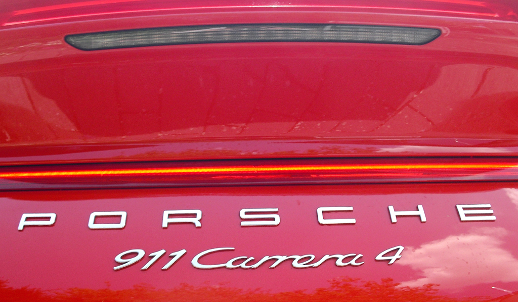 Porsche 911 Carrera 4: Marken- und Modellschriftzug auf der Heckklappe, ...