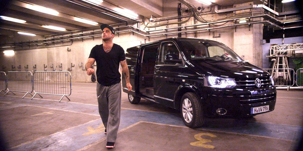 Robbie Williams mit VW Multivan auf Tour