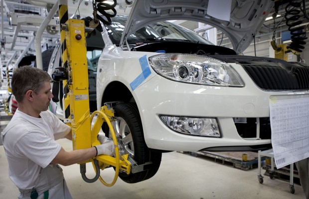Skoda beugt mit ergonomischen Arbeitsplätzen vor