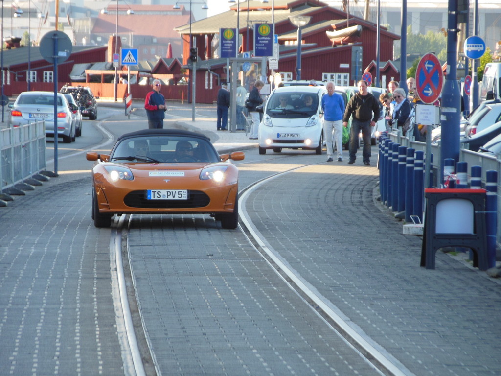 Team aus Bayern gewinnt im Tesla die E-Mobil-Rallye