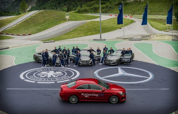 U21-Nationalmannschaft trainiert mit Mercedes-Benz