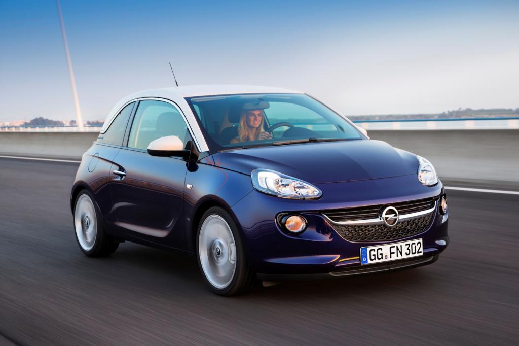 Unser Testauto kam in der Slam-Version in einem Dunkel-Blau-Perleffekt-Farbton