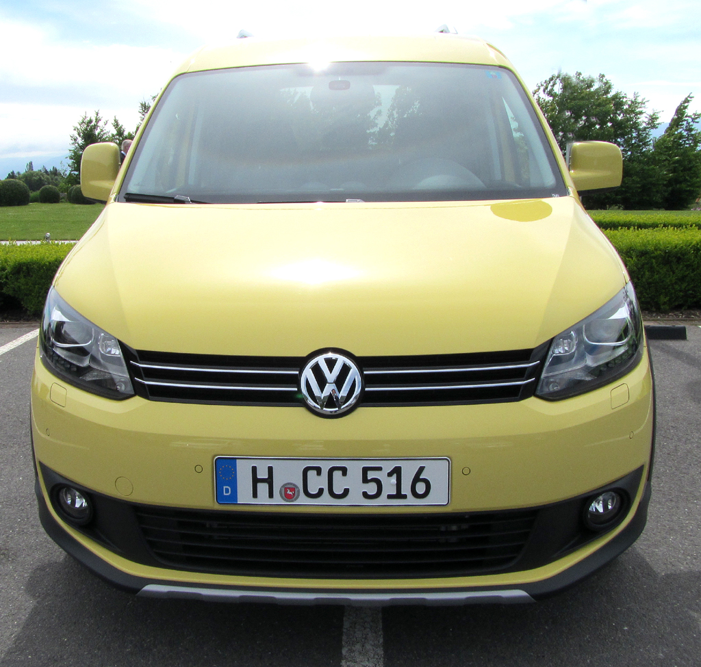 VW Cross Caddy: Blick auf die Frontpartie. 