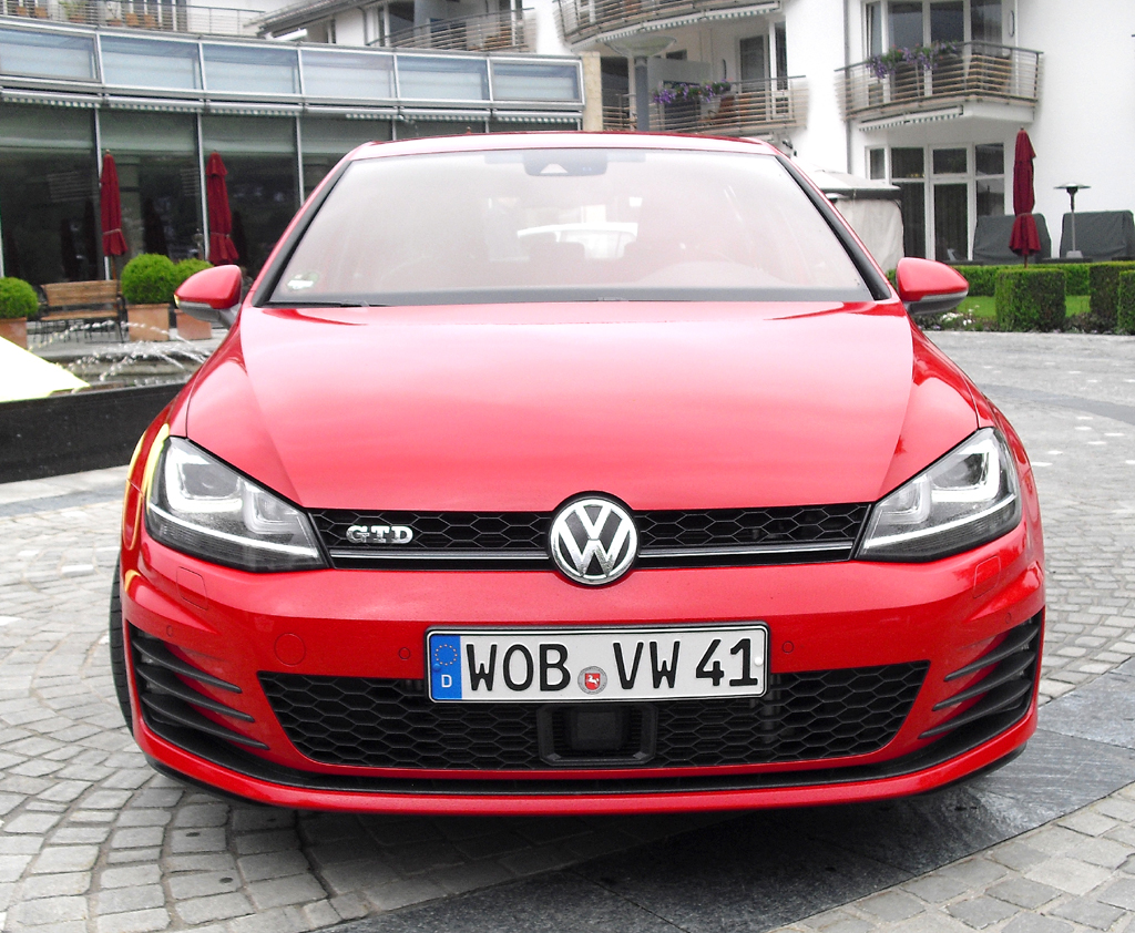 VW Golf GTD: Blick auf die Frontpartie. 
