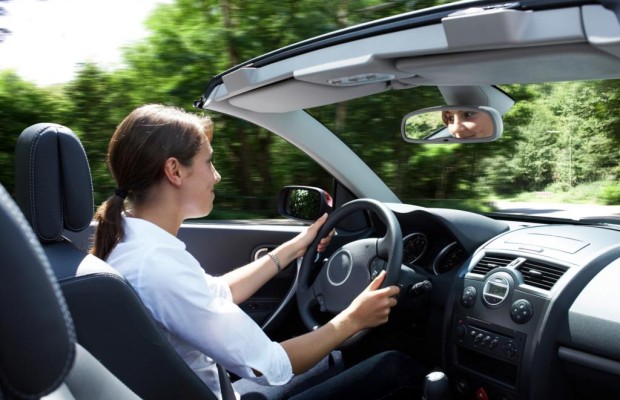 Verkehrssicherheit - Frauen fahren besser Auto