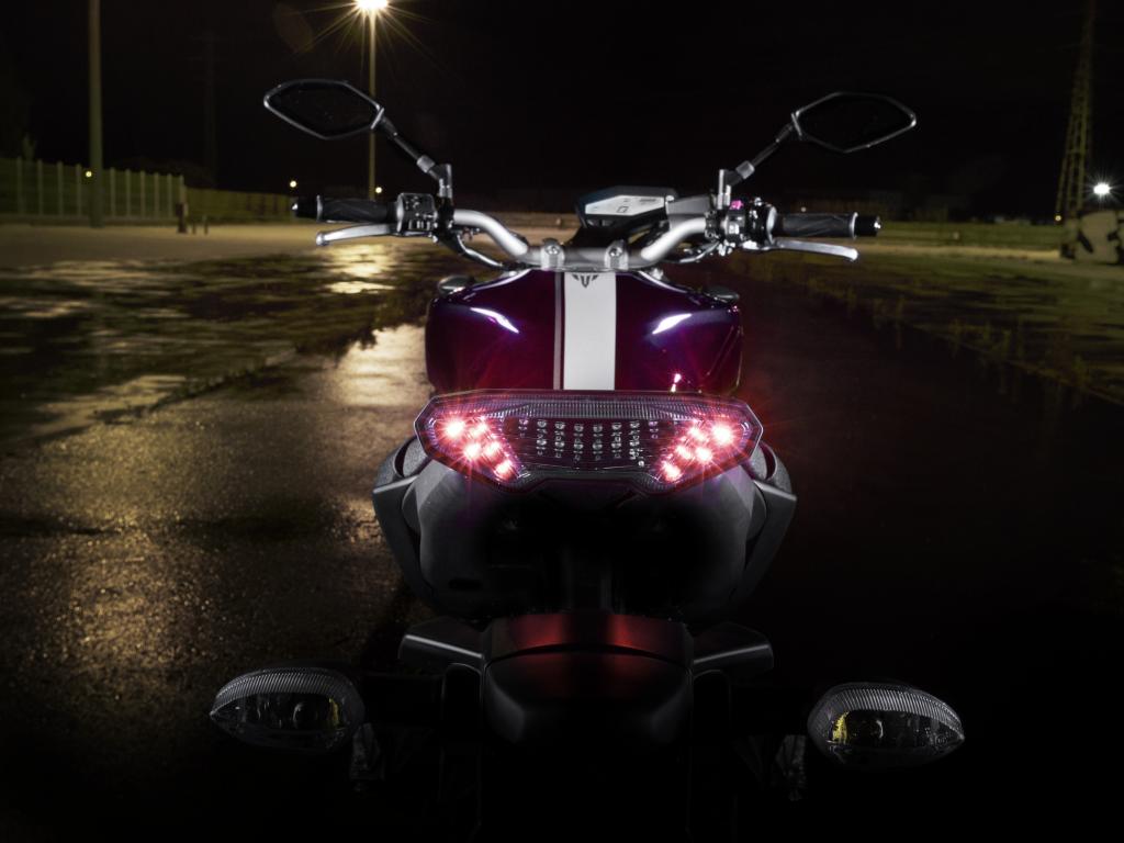 Yamaha mit neuem Dreizylinder-Naked-Bike