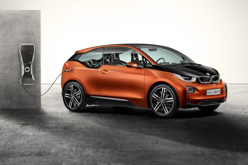 2012 folgte ein Konzept für ein Coupé mit dem der i3, der jetzt mit fünf Türen Premiere feiert, große Ähnlichkeit hat