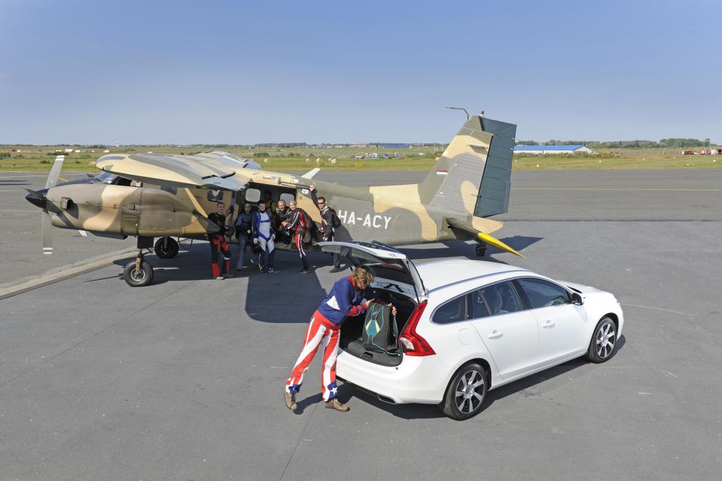 Alle Volvo-Fahrzeuge (hier der V60) mit Schaltgetriebe haben ab sofort serienmäßig einen Berganfahrassistenten