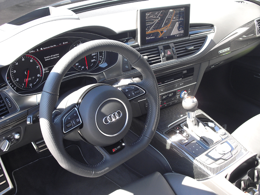 Audi RS7 Sportback: Blick ins sportlich-funktionelle Cockpit. 