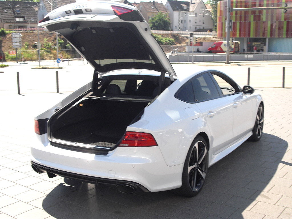Audi RS7 Sportback: Ins Gepäckabteil passen 535 bis 1390 Liter hinein. 