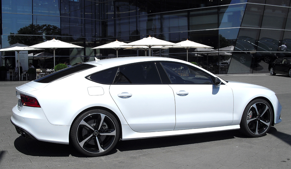 Audi RS7 Sportback: Und so sieht das große fünftürige Coupé von der Seite aus.
