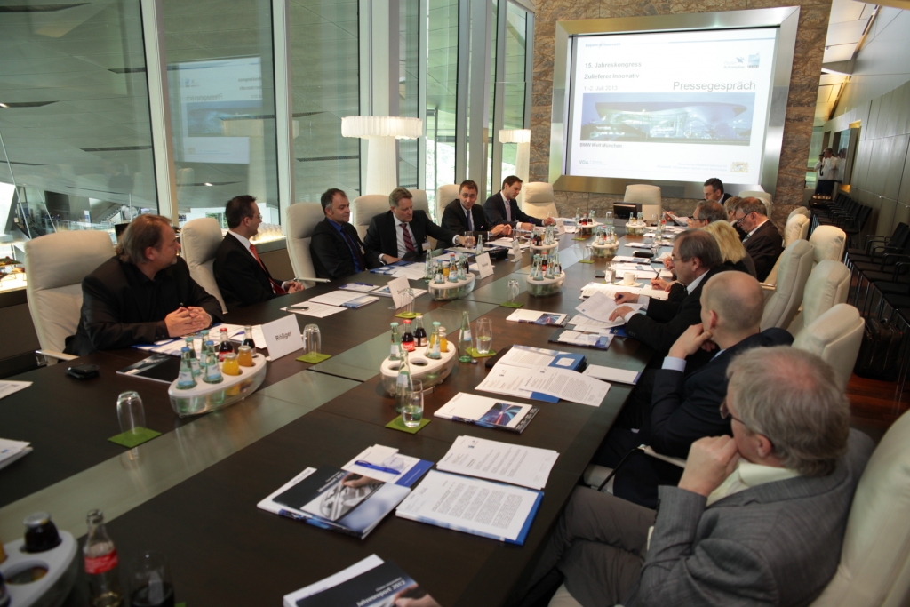 Autonomes Fahren, Autos aus Papier, Elektro-Fahrzeuge: Symposium »Zulieferer Innovativ 2013« schließt erfolgreich