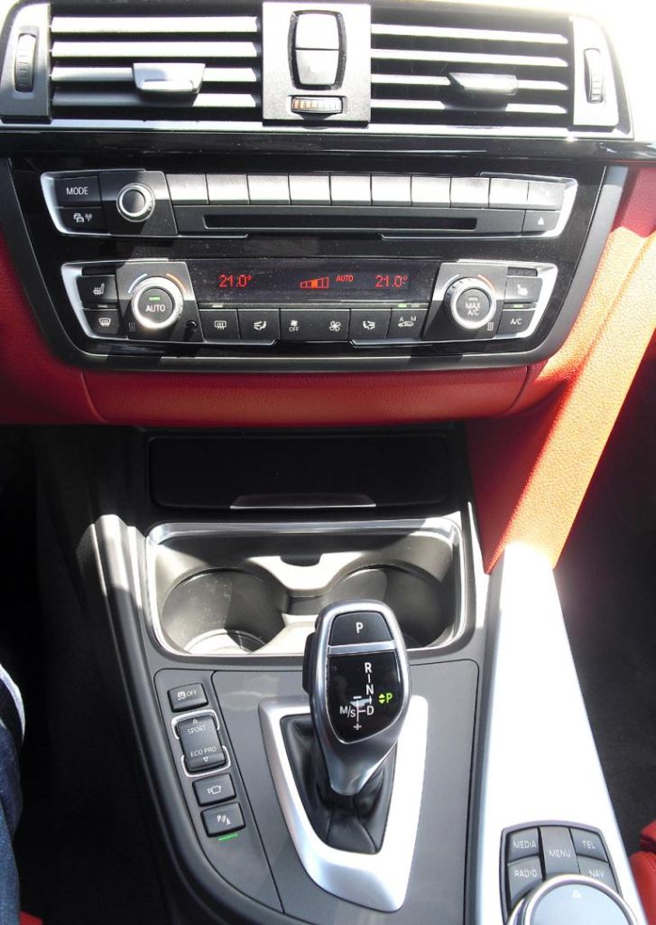 BMW 4er Coupé: Blick auf den mittleren Armaturenträger. 