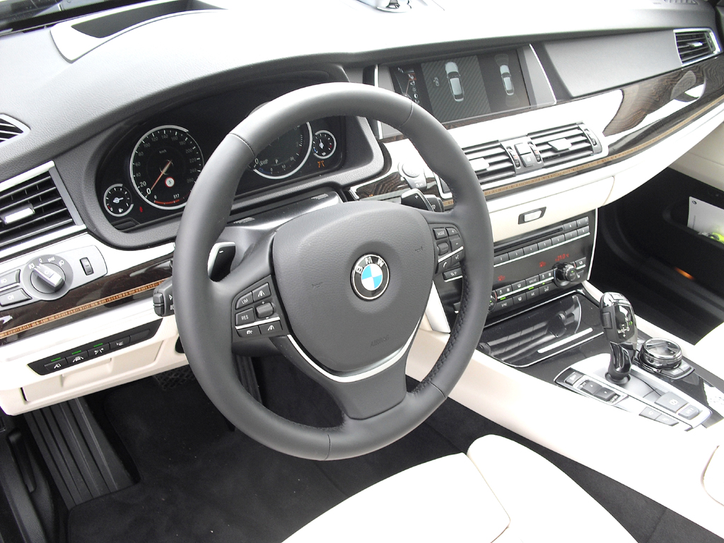 BMW 5er: Blick ins Cockpit. 