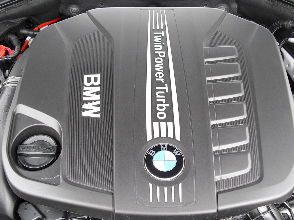 BMW 5er: Blick unter die Haube beim Diesel 530d mit 190/258 kW/PS. 
